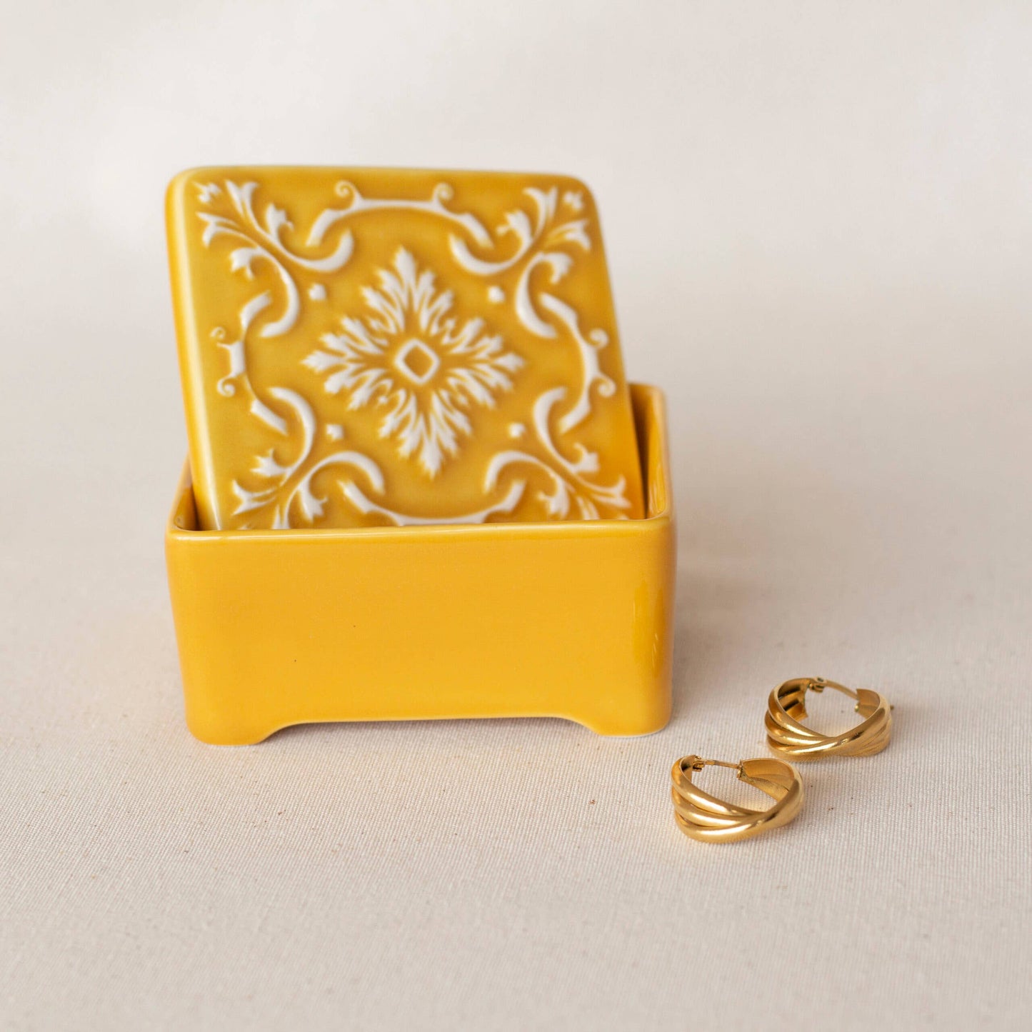 Handbemalte Keramik-Schmuckschatulle: Jaune